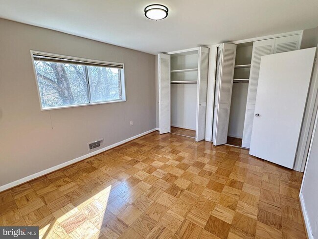 Building Photo - 10670 Weymouth St