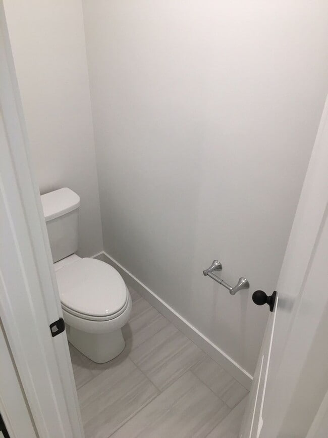 Building Photo - Pet Friendly Gorgeous Row End Townhome w 2 car attached garage!