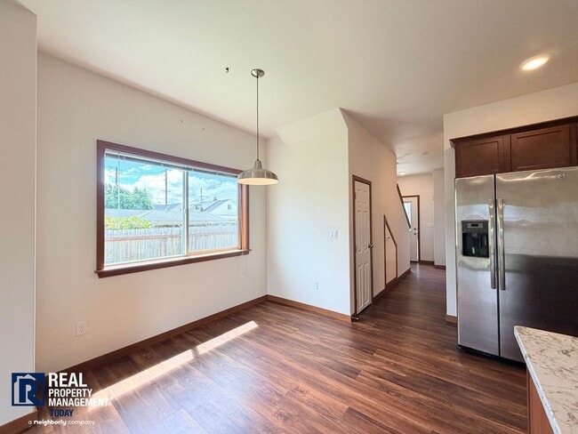 Building Photo - Downtown Puyallup Townhomes