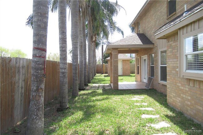 Building Photo - 33 Santa Teresa St