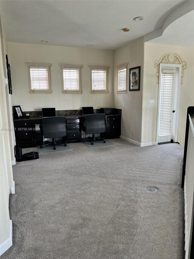 Building Photo - 4800 NW 124th Way