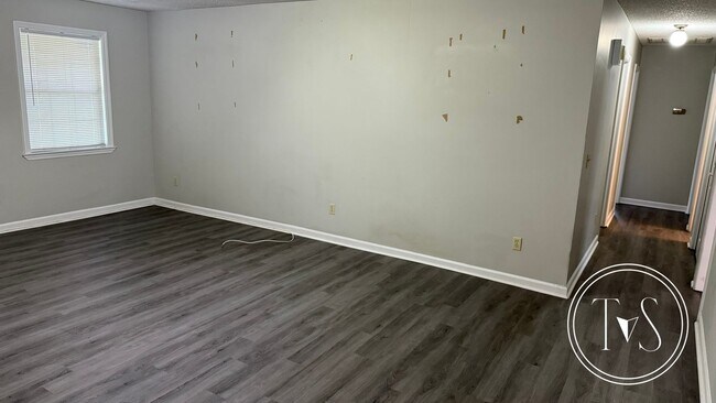 Building Photo - RATE DROP ALERT! (was $1800/month)