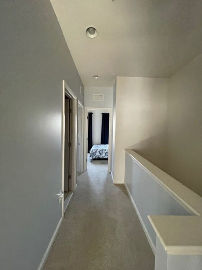 Building Photo - LOVELY WELL MAINTAINED TH IN GALLERY PARK