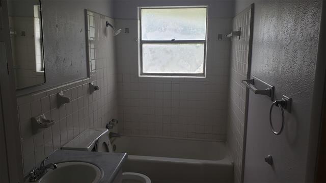 Building Photo - 1600 Kynette Dr