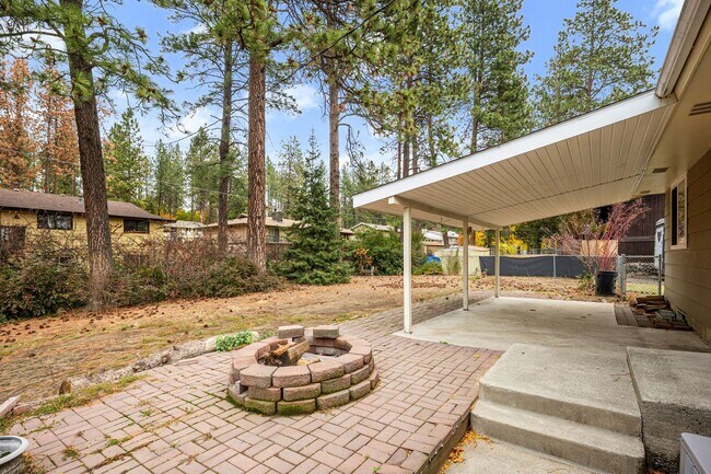 Building Photo - Beautiful South Valley Home! Available Now!