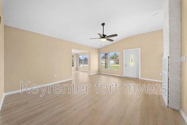 Building Photo - 275 Lakeview Dr
