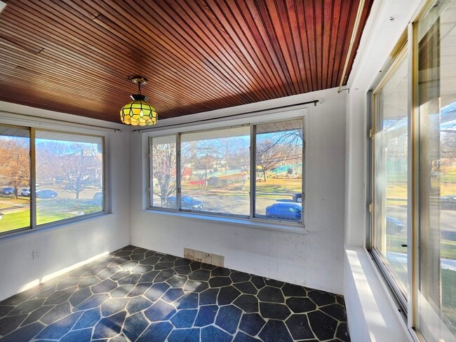 Building Photo - 18 Bergen Ave