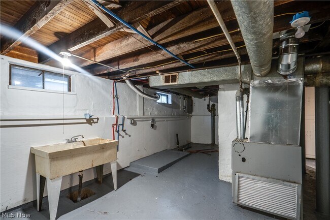 Building Photo - 934 Royal Rd
