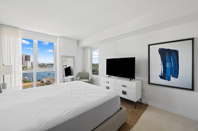 Building Photo - 401 N Birch Rd