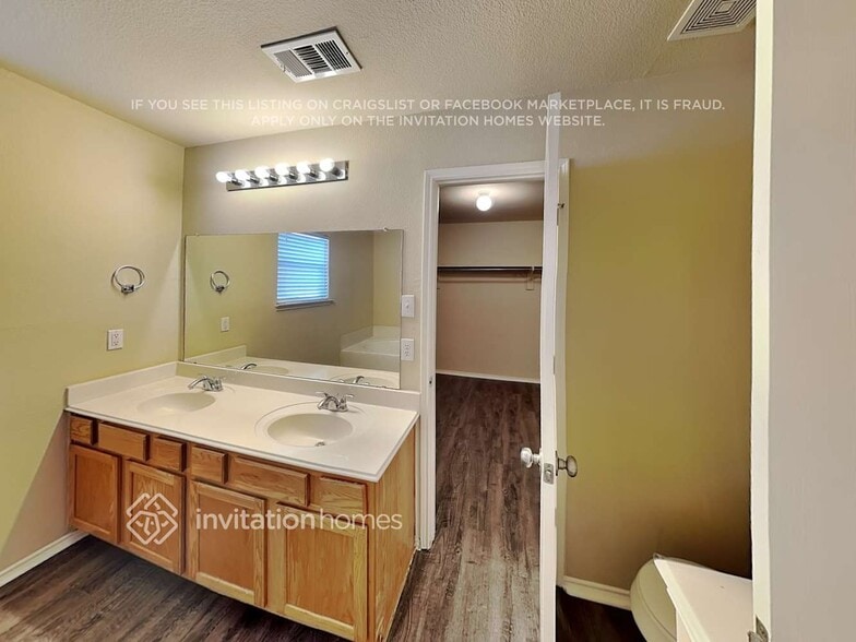 Building Photo - 5028 Raymond Dr