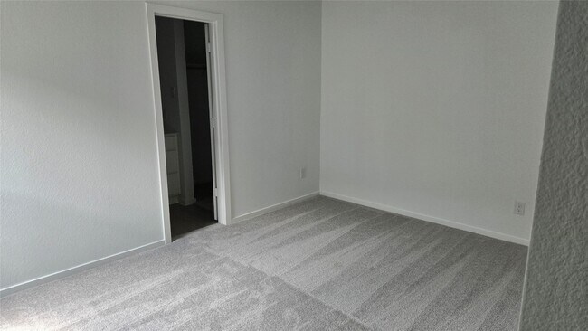 Building Photo - 952 Pertuso Ln