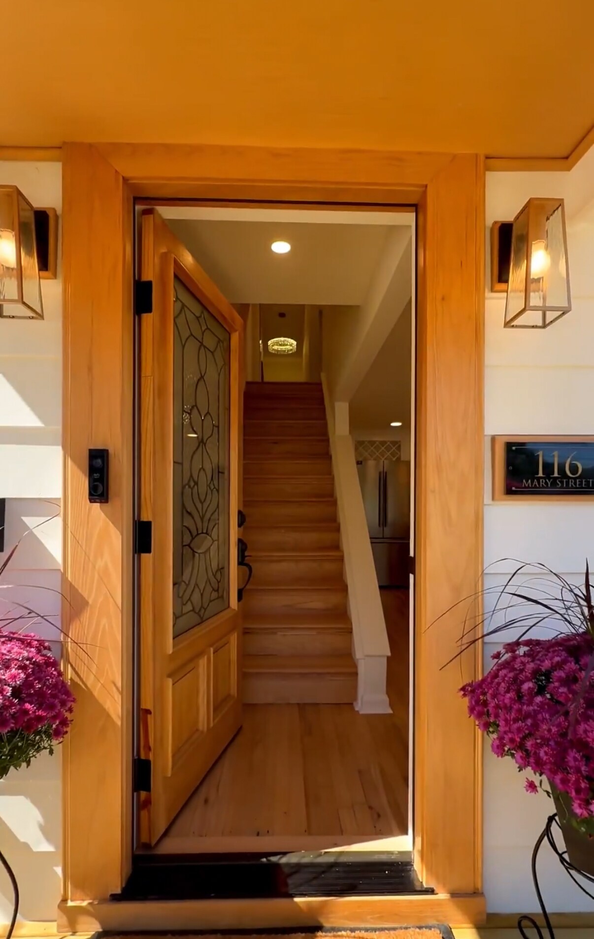 Building Photo - 116 Mary St