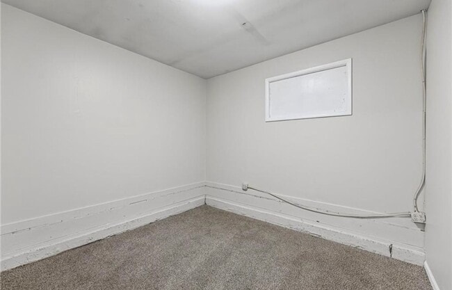 Building Photo - Stunning 3 bed 1 bath Ranch House