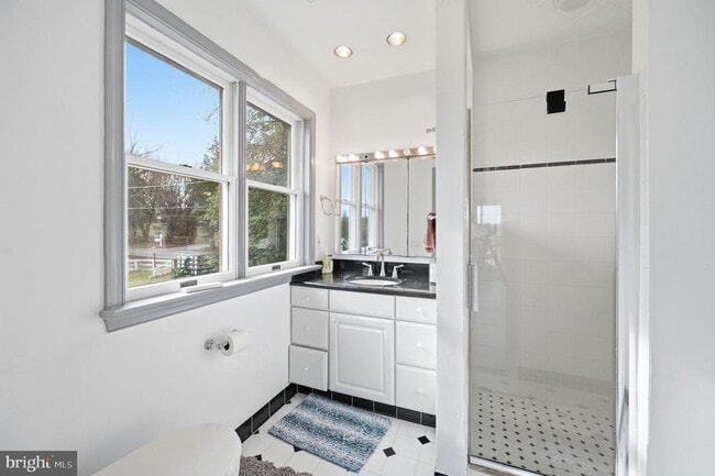 Building Photo - 11641 Glen Rd