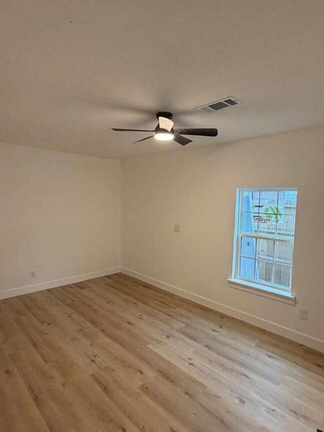 Building Photo - BEAUTIFUL HOME IN HOUSTON. MOVE IN READY!.