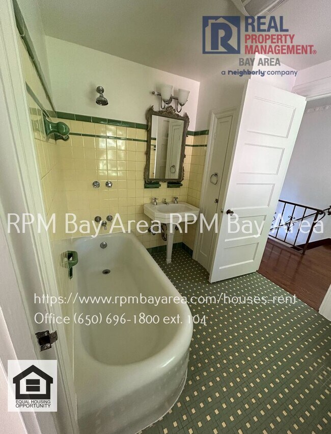 Building Photo - Luxury Family Oasis with Pool in San Mateo...