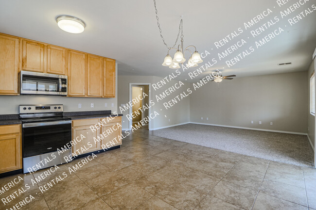 Building Photo - $500 off the 1st full month's rent with a ...