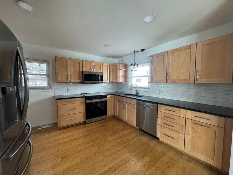 Building Photo - 2698 Shrewsbury Rd