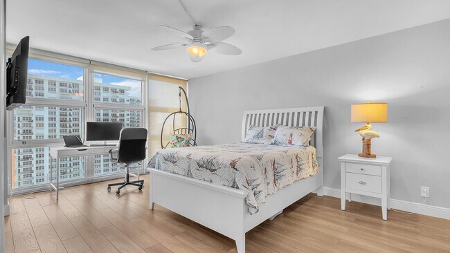 Building Photo - 525 N Ocean Blvd