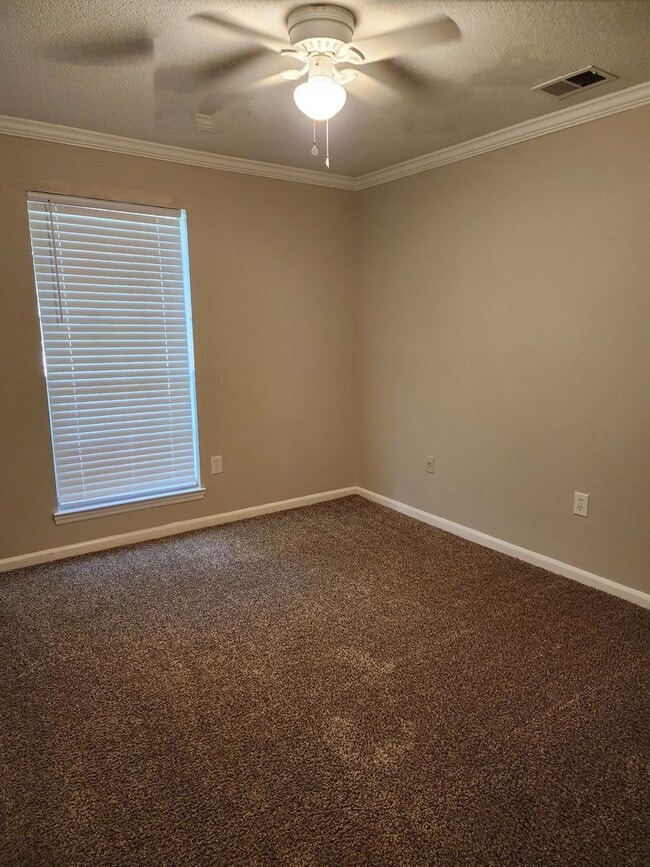 Building Photo - **Available in February " Charming 3 Bedroom 2 Bath Home in Georgetown!