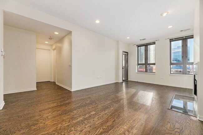 Building Photo - 400 N Clinton St