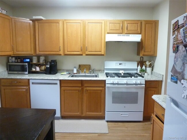 Building Photo - 143 Parkside Dr