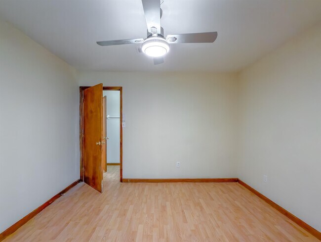 Building Photo - 1104 Greentree Ct