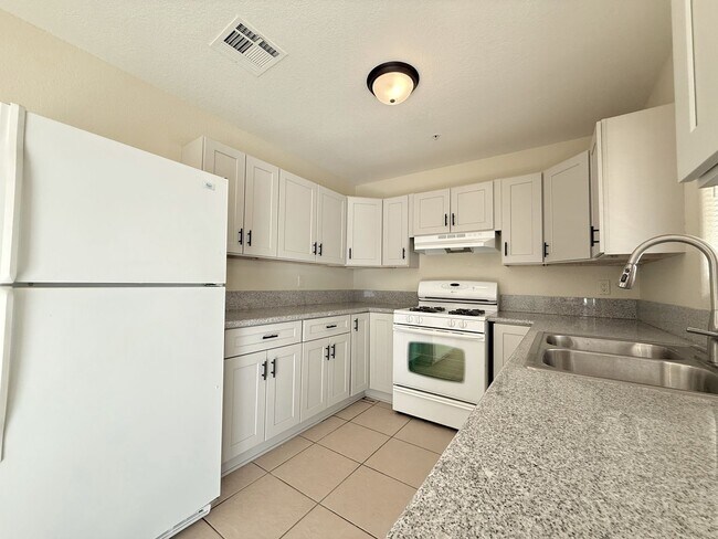 Building Photo - RECENTLY RENOVATED! 3 Bedroom 1 Bathroom Apartment in Indio, CA