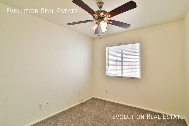 Building Photo - 3226 E Sequoia Dr