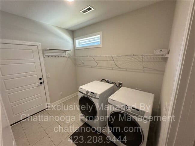 Building Photo - 1526 Bowtie Rd