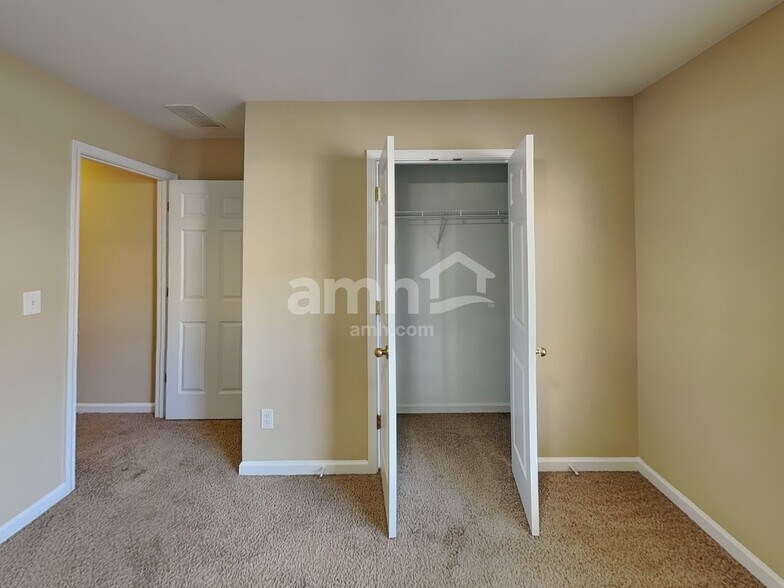 Building Photo - 6855 River Island Cir