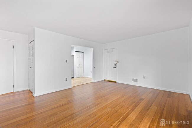 Building Photo - 454 Northam Dr