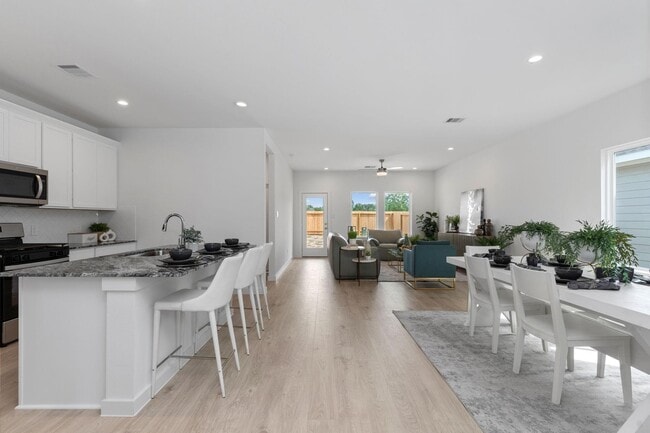 Building Photo - 7811 Bel Fiore Dr