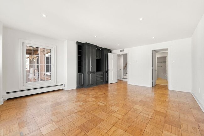 Building Photo - 200 Shearwater Ct W