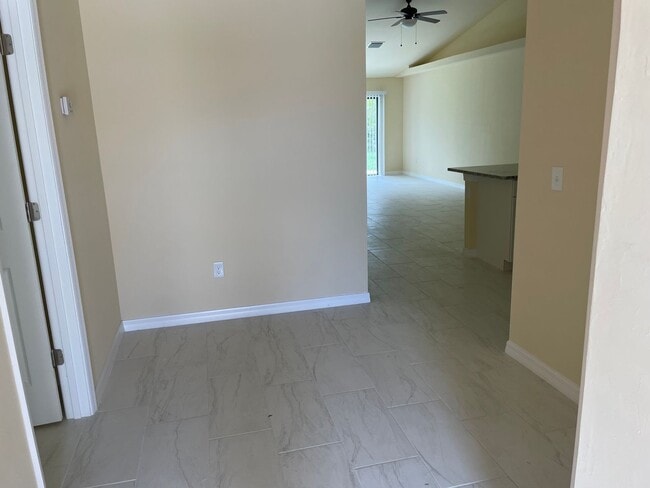 Building Photo - Duplex in Cape Coral! 3-bedroom 2-bathroom...