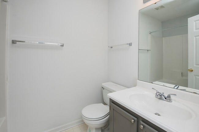 Building Photo - 20 Cheltenham Dr