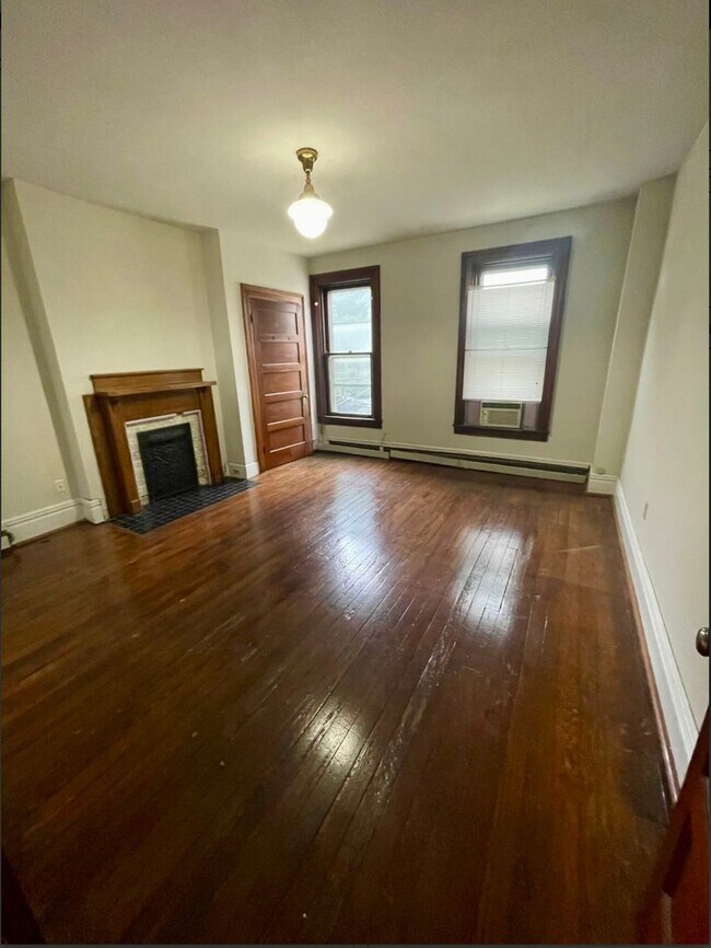 Building Photo - THREE 2 BEDROOM APARTMENTS IN THIS BUILDIN...