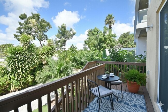 Building Photo - 2780 SW 33rd Ave