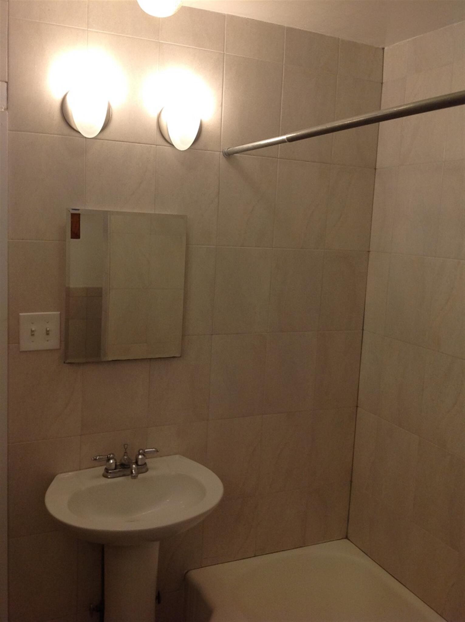 Building Photo - 28 Dover St