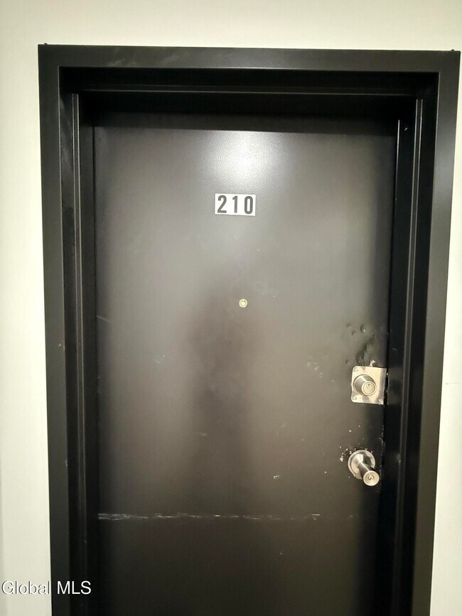 Building Photo - 5 Broadway