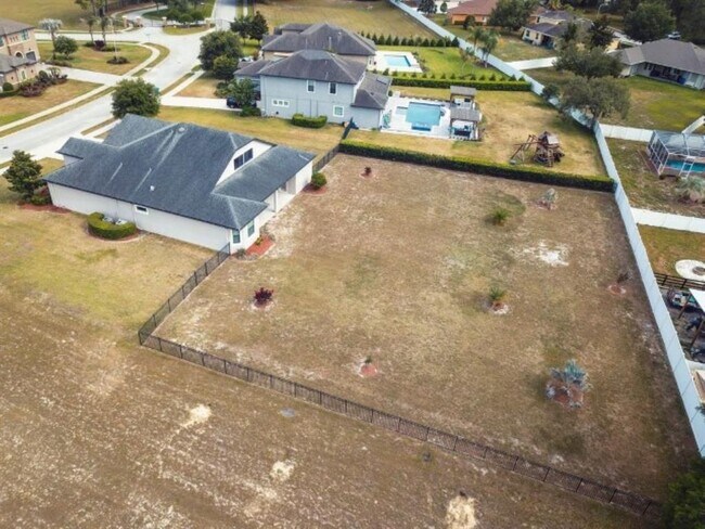 Building Photo - 913 Buckhurst Dr