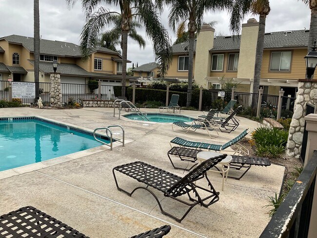 Building Photo - FOR LEASE 3 BEDROOM 2.5 BATH 2 Story Condo...
