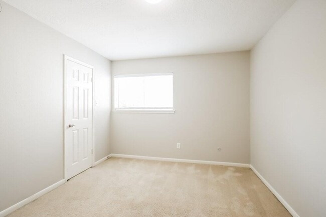Building Photo - 11906 Swan Creek Dr