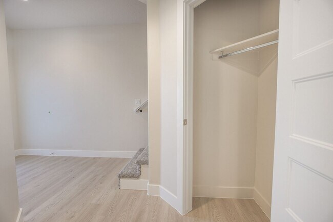 Building Photo - Crimson Park Town Home.