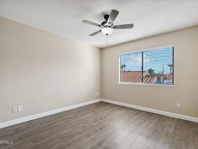 Building Photo - READY TO TOUR NOW! Charming 3-Bedroom 3-Bathroom Corner Townhouse in Peoria!