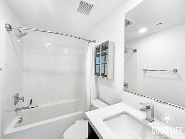 Building Photo - Beautiful 3BD/3BA w/ A/C, In-Unit Laundry, and Attached Garage in Mission Valley!