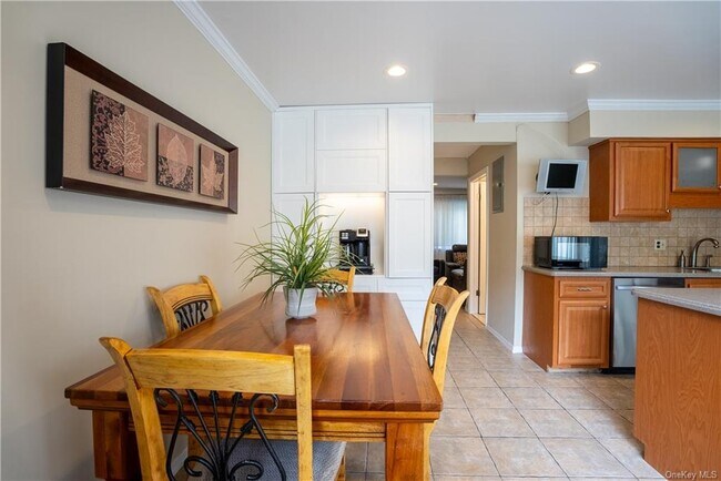 Building Photo - 204 Old Country Rd