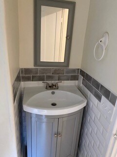 Building Photo - 41 Main St