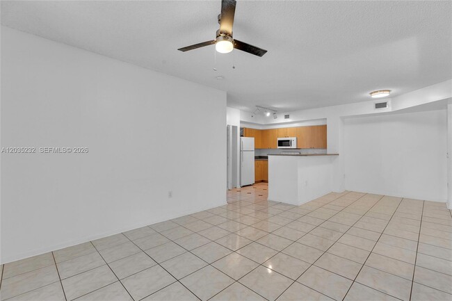 Building Photo - 8000 N Nob Hill Rd