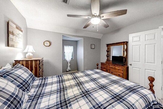 Building Photo - 247 Lakeview Ln